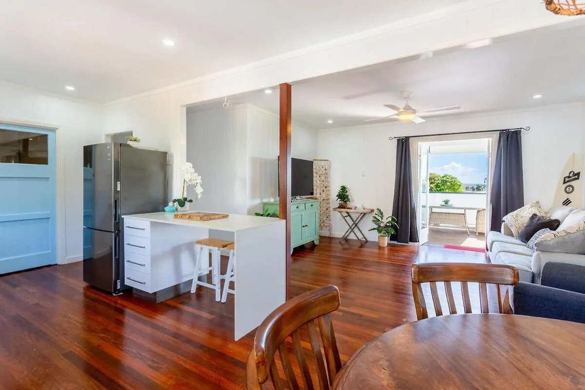 Holiday home Seabreeze Cottage With Ocean Views! Yeppoon