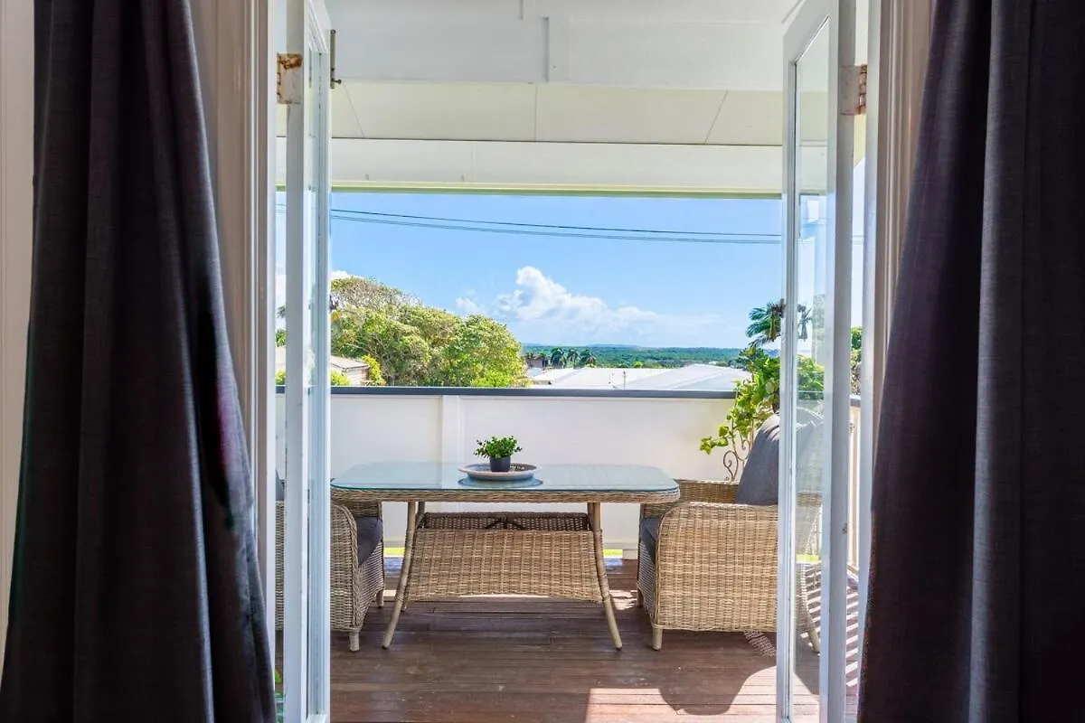 Holiday home Seabreeze Cottage With Ocean Views! Yeppoon
