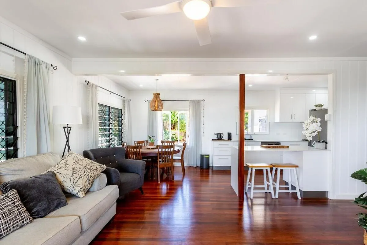 Holiday home Seabreeze Cottage With Ocean Views! Yeppoon Australia